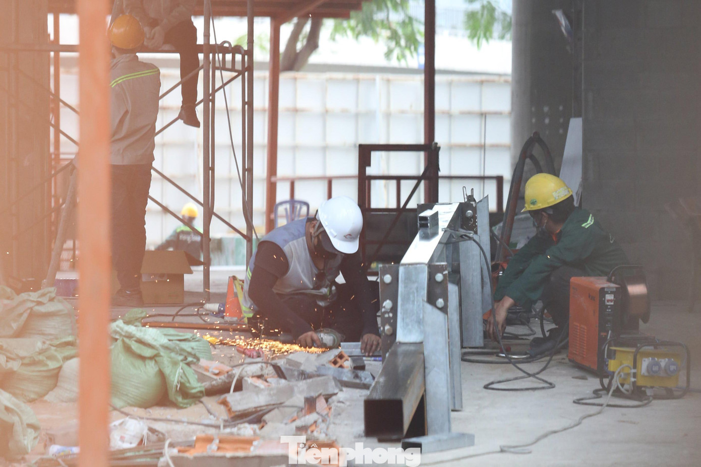 Như vậy, sau nhiều lần hồi sinh không thành suốt 10 năm nằm bất động, dự án Saigon One Tower đã được thi công trở lại với hy vọng sẽ trở thành một công trình điểm nhấn ở trung tâm TPHCM.