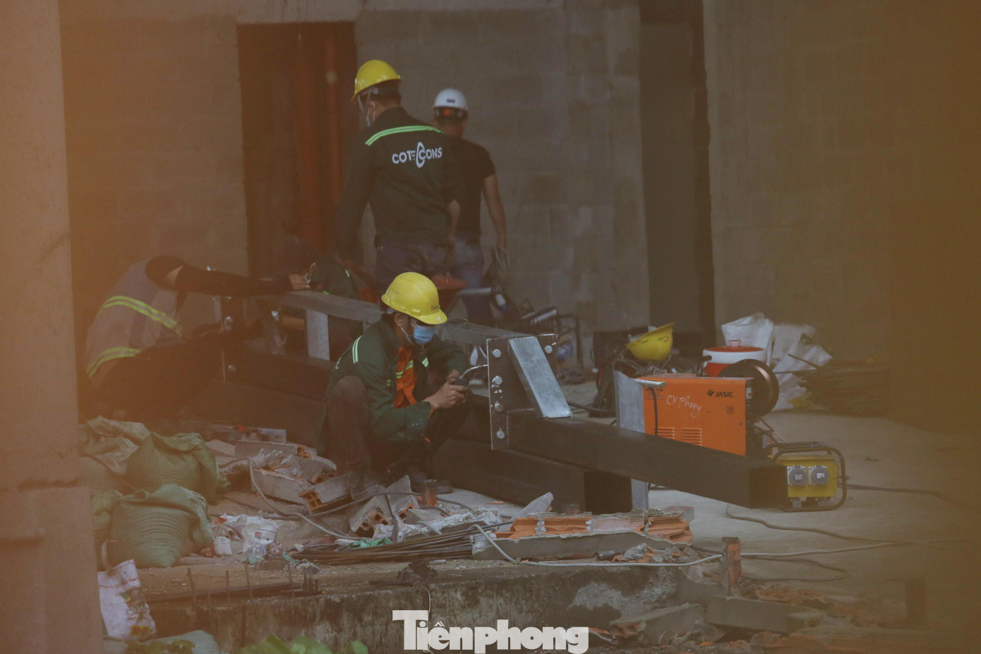 Đến cuối tháng 11/2021, người dân sống quanh khu vực tòa nhà bất ngờ khi thấy các cổng công trình đã mở cửa trở lại. Theo tìm hiểu, sau khi hoàn thành, tòa nhà sẽ mang tên “IFC One, Saigon”. Đơn vị quản lý và phát triển dự án là CTCP Đầu tư &amp; Phát triển Viva Land (Viva Land).