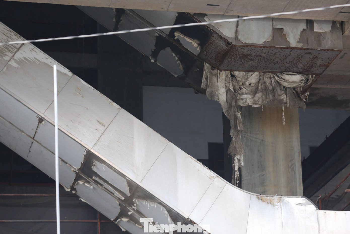 Sau nhiều năm ngừng thi công, các hạng mục công trình đã xuống cấp, rỉ sét do phơi mưa nắng, không được duy tu bảo dưỡng.