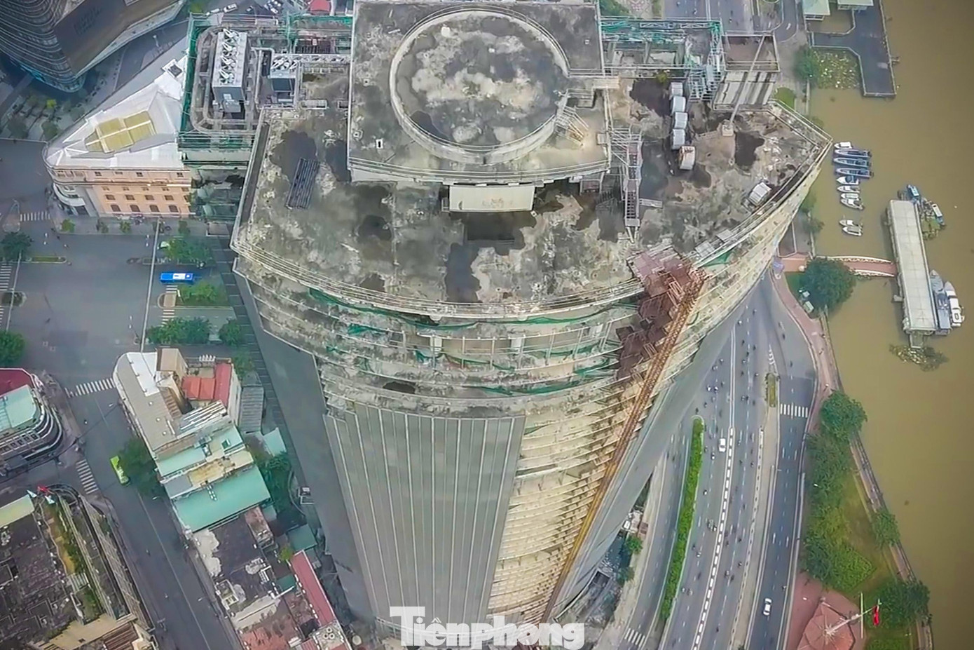 Dự án có mật độ xây dựng 46% với quy mô 41 tầng, cao 185m, tổng số vốn đầu tư lên đến 256 triệu USD. Thời điểm này, dự án được hy vọng trở thành một trong những biểu tượng của TPHCM