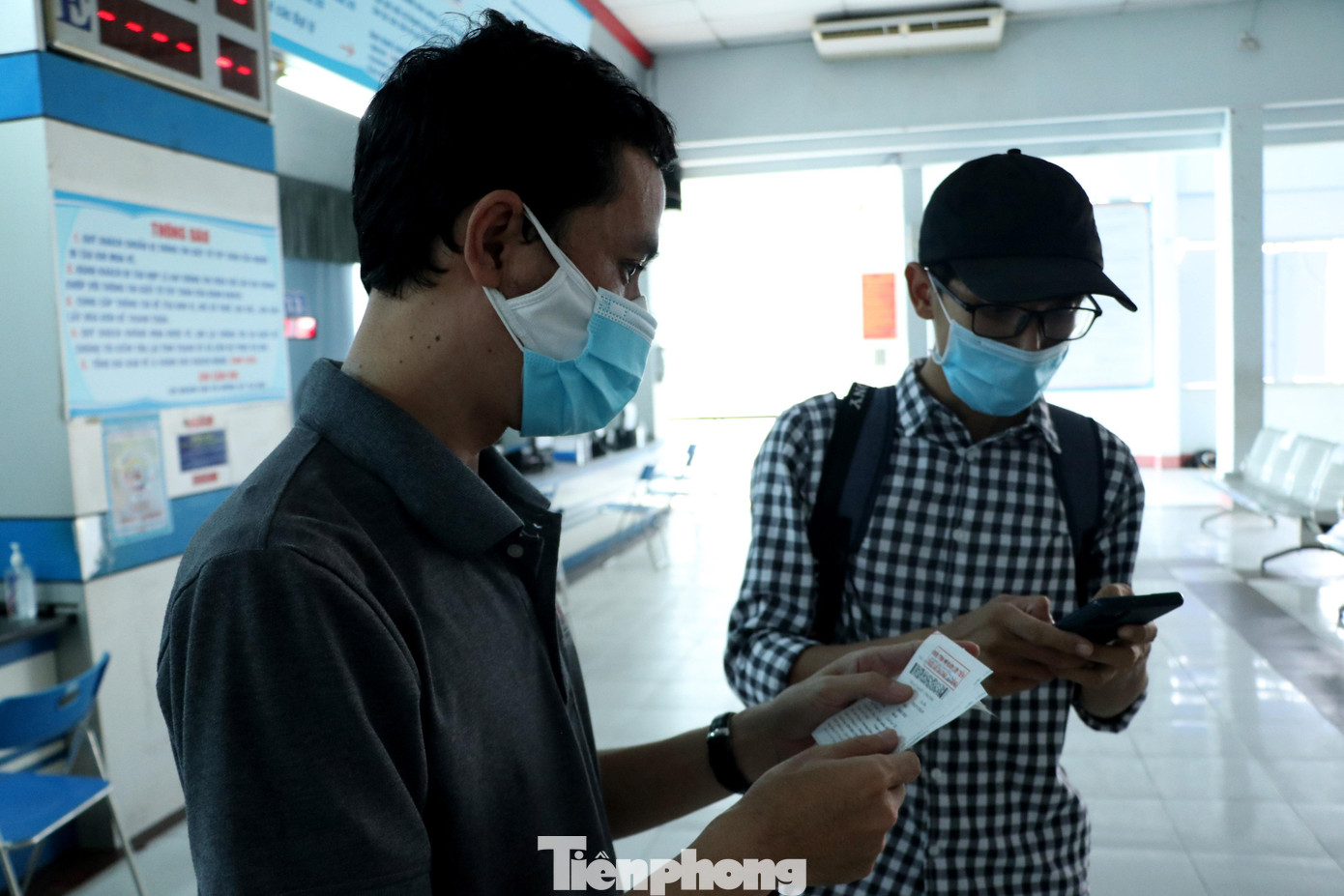 Từ nay, khách đổi, trả vé tàu sẽ mất phí thay vì được miễn như giai đoạn 2 năm dịch COVID-19 vừa qua. Từ nay, khách đổi, trả vé tàu sẽ mất phí thay vì được miễn như giai đoạn 2 năm dịch COVID-19 vừa qua.