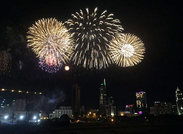 Thế giới rực rỡ pháo hoa thời khắc chuyển sang năm 2019 ảnh 2