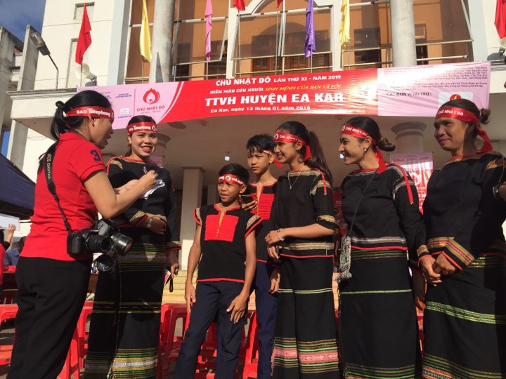 Chủ nhật Đỏ đồng loạt diễn ra ở nhiều tỉnh, thành ảnh 76