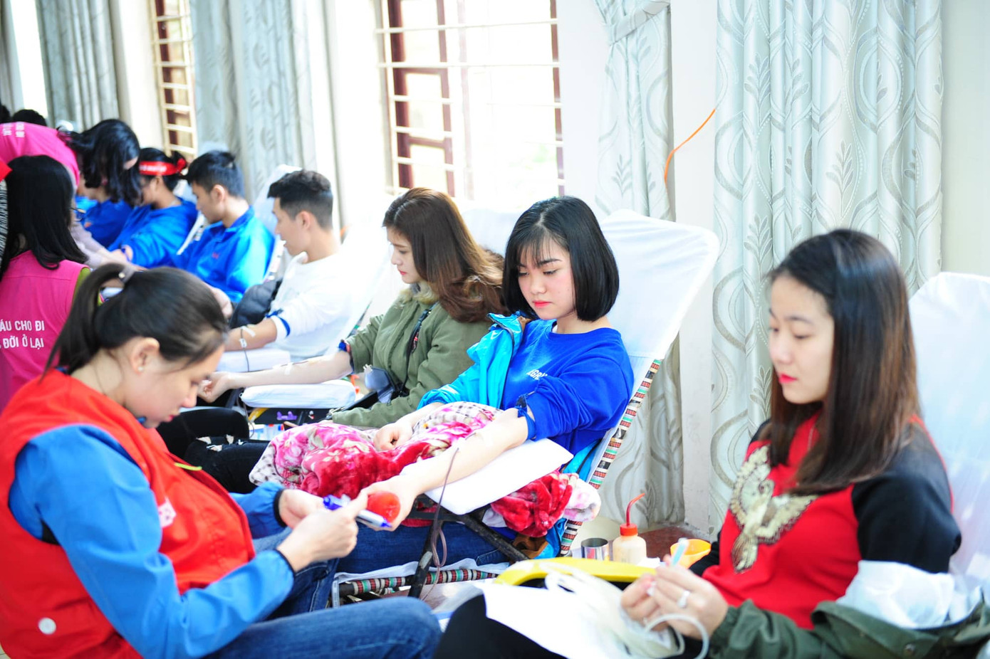 Chủ nhật Đỏ đồng loạt diễn ra ở nhiều tỉnh, thành ảnh 23