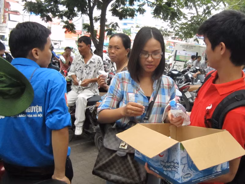 Nước miễn phí cho phụ huynh và học sinh