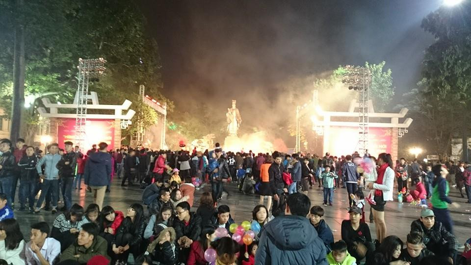 Tết Việt Online: Khắp nơi tưng bừng đón năm mới ảnh 22