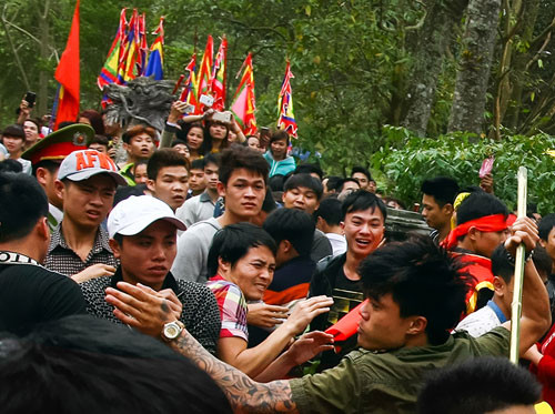 Bộ Văn hóa: Thánh thần không phù hộ cướp lộc bạo lực ảnh 1