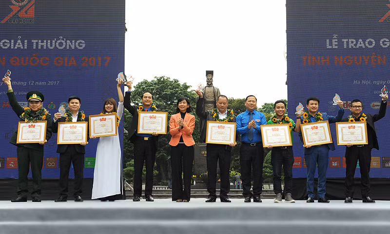 15 cá nhân, tổ chức nhận Giải thưởng Tình nguyện Quốc gia 2017 ảnh 6