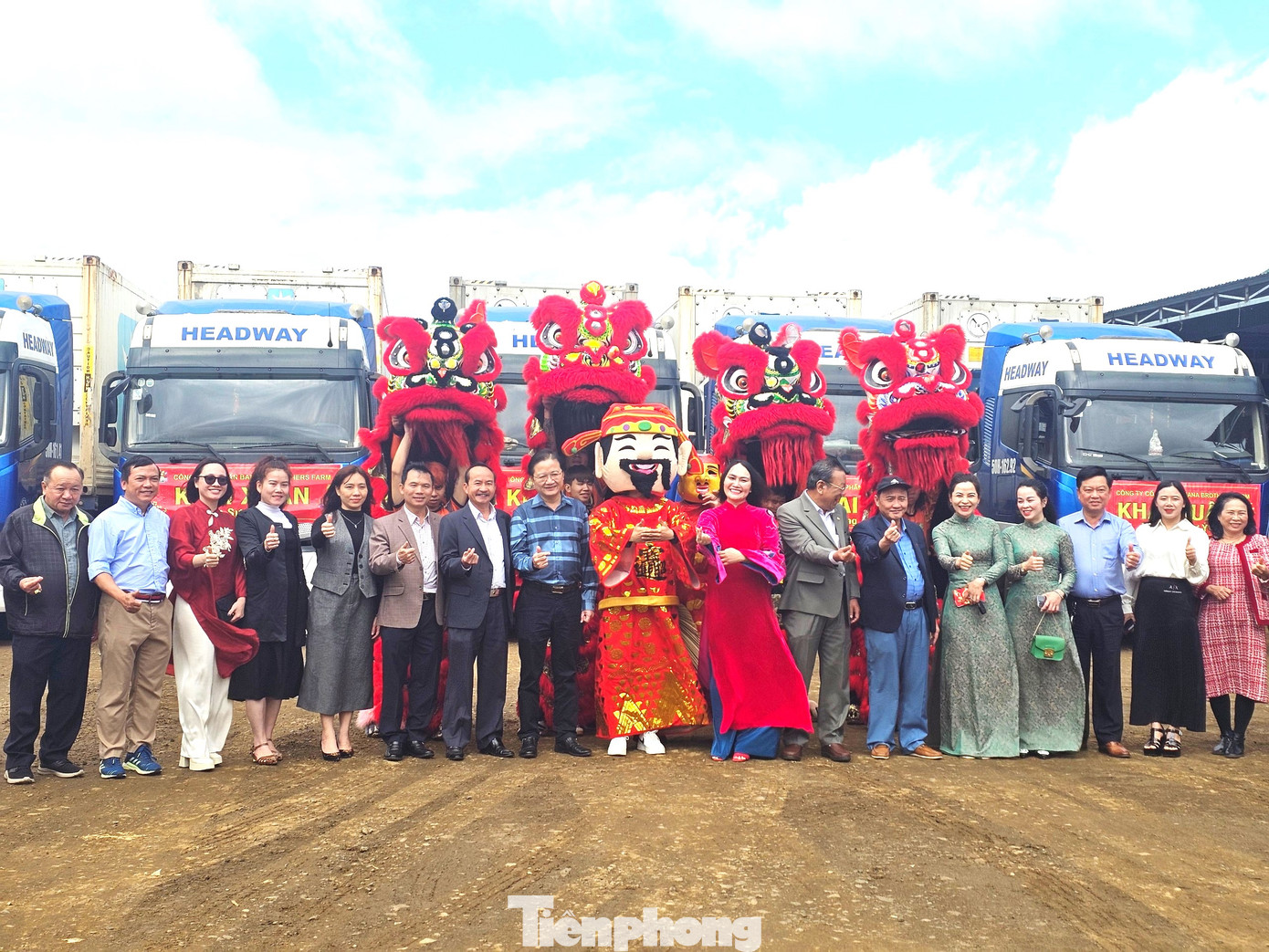 Năm container (100 tấn) chuối chính ngạch sang thị trường Trung Quốc, Hàn Quốc.