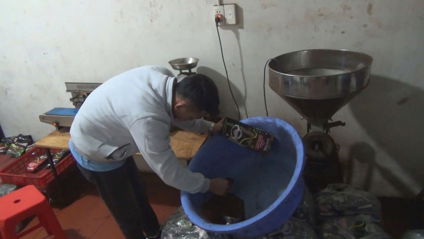 Cà phê bị độn đậu nành, vỏ cà phê, hương liệu. Cà phê bị độn đậu nành, vỏ cà phê, hương liệu.