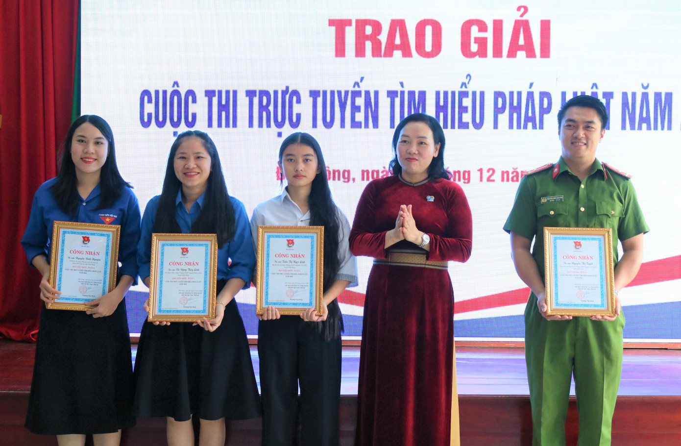 Tập thể, cá nhân được trao giải Cuộc thi trực tuyến tìm hiểu pháp luật năm 2022