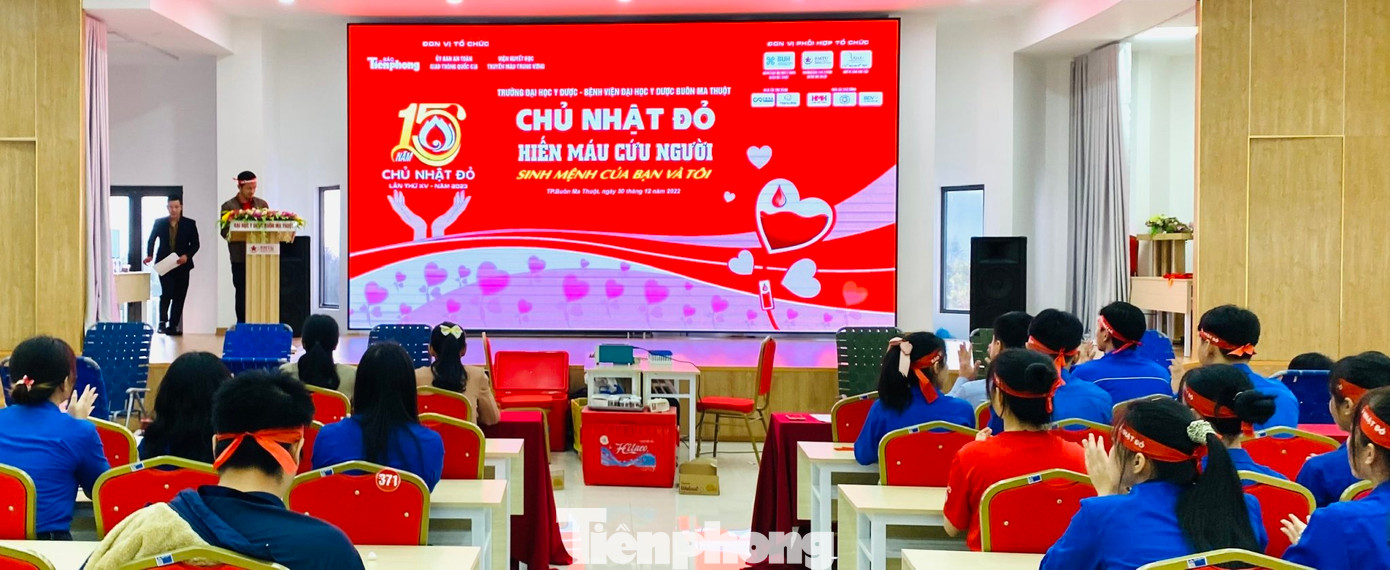 Đông đảo tình nguyện viên tham gia hiến máu