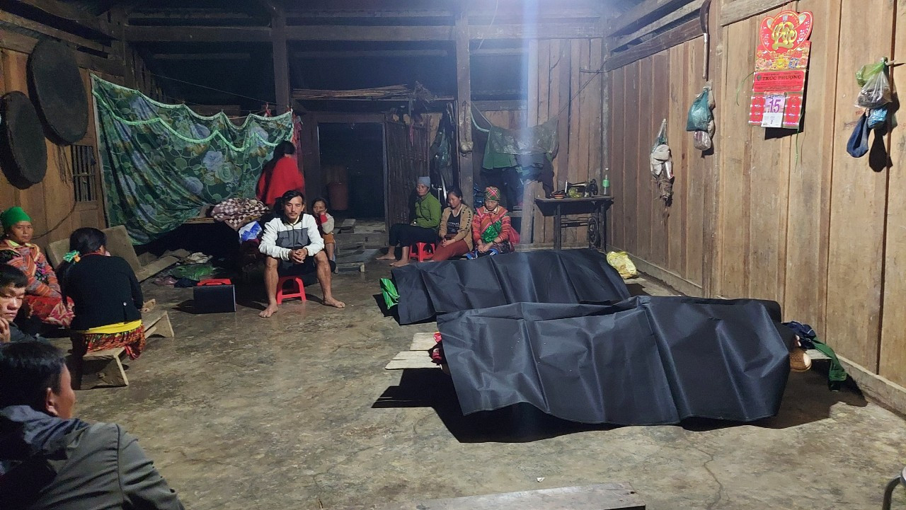 Các nạn nhân đã được đưa về nhà để lo hậu sự