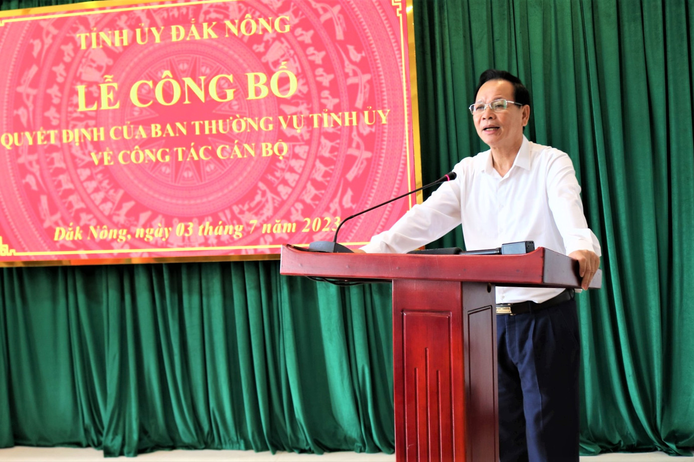 Ông Ngô Thanh Danh - Bí thư Tỉnh ủy Đắk Nông chủ trì lễ công bố quyết định. Ông Ngô Thanh Danh - Bí thư Tỉnh ủy Đắk Nông chủ trì lễ công bố quyết định.