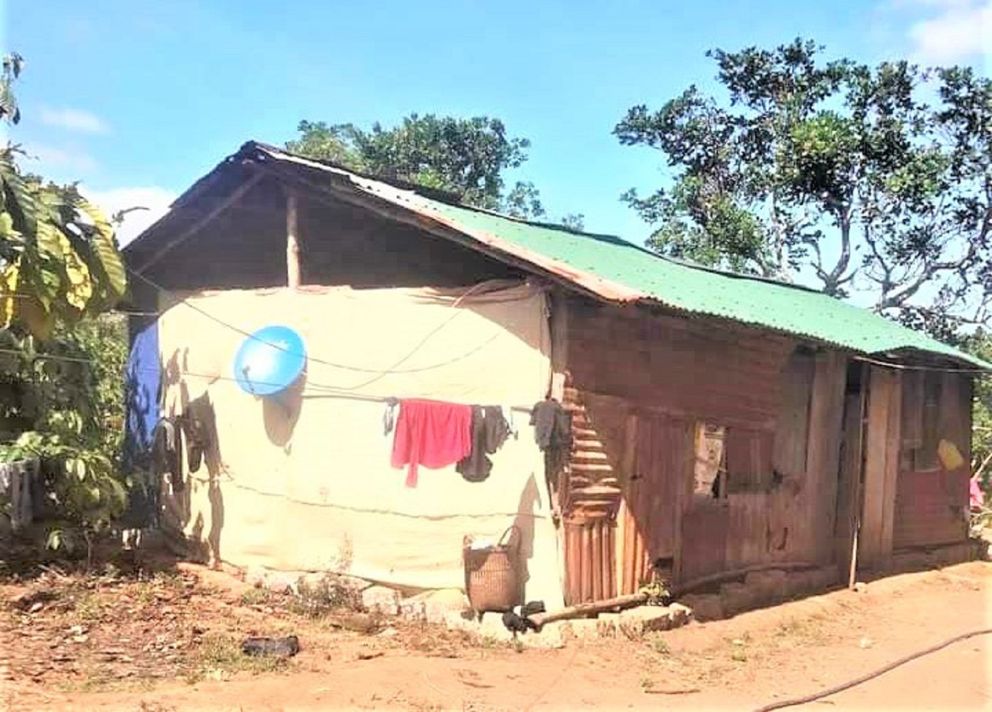 Gia cảnh của chị H.D.L cùng cháu ruột rất khó khăn Gia cảnh của chị H.D.L cùng cháu ruột rất khó khăn