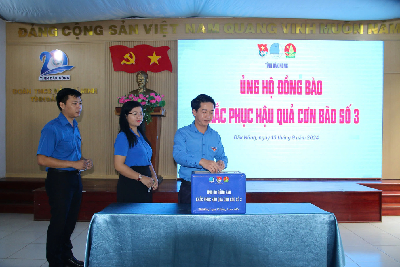 Lãnh đạo Ban Thường vụ Tỉnh Đoàn Đắk Nông tham gia ủng hộ Lãnh đạo Ban Thường vụ Tỉnh Đoàn Đắk Nông tham gia ủng hộ