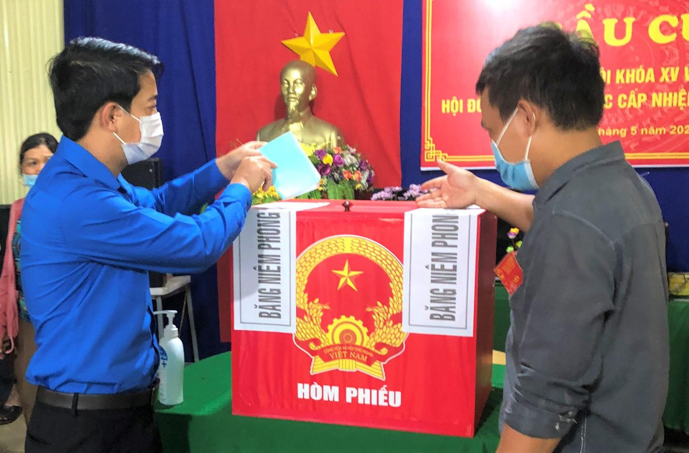 Anh Trương Văn Bình- Phó Bí thư Tỉnh Đoàn Đắk Nông tham gia bỏ phiếu bầu Anh Trương Văn Bình- Phó Bí thư Tỉnh Đoàn Đắk Nông tham gia bỏ phiếu bầu