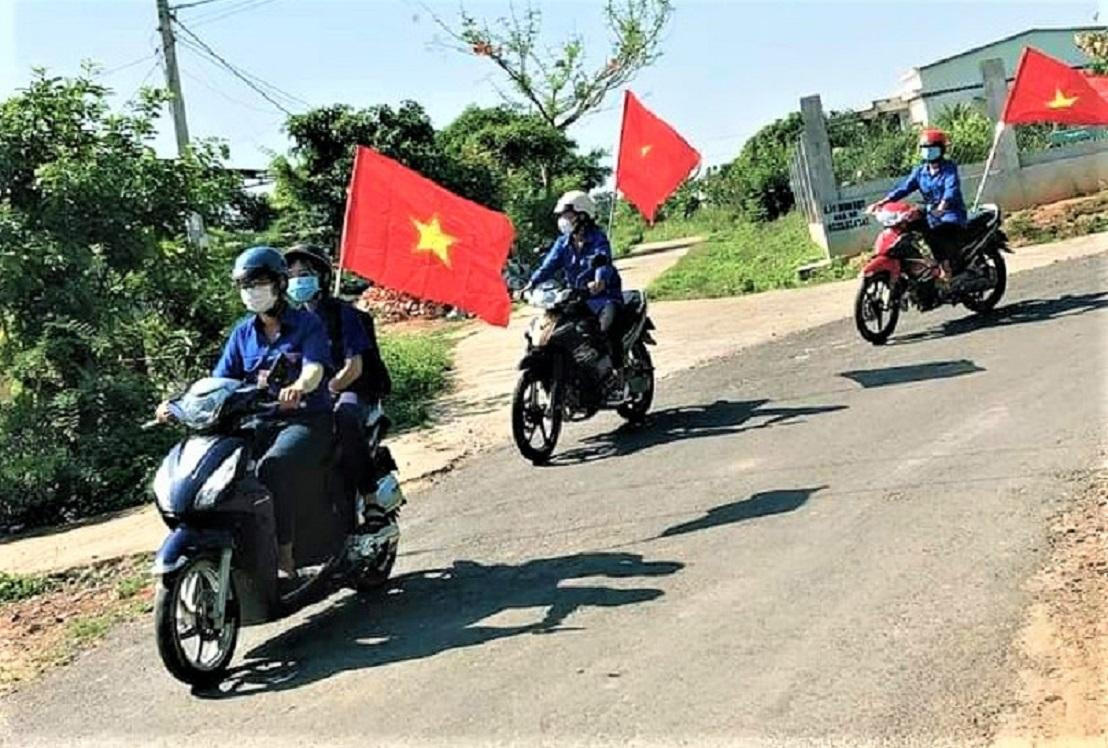 Các tình nguyện viên sử dụng loa di động, tuyên truyền bầu cử Các tình nguyện viên sử dụng loa di động, tuyên truyền bầu cử