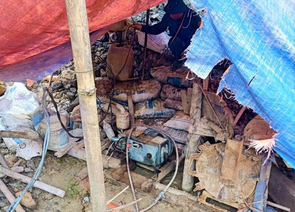 Phương tiện máy móc khai thác vàng ở xã Quảng Hòa từng cơ quan chức năng phát hiện Phương tiện máy móc khai thác vàng ở xã Quảng Hòa từng cơ quan chức năng phát hiện