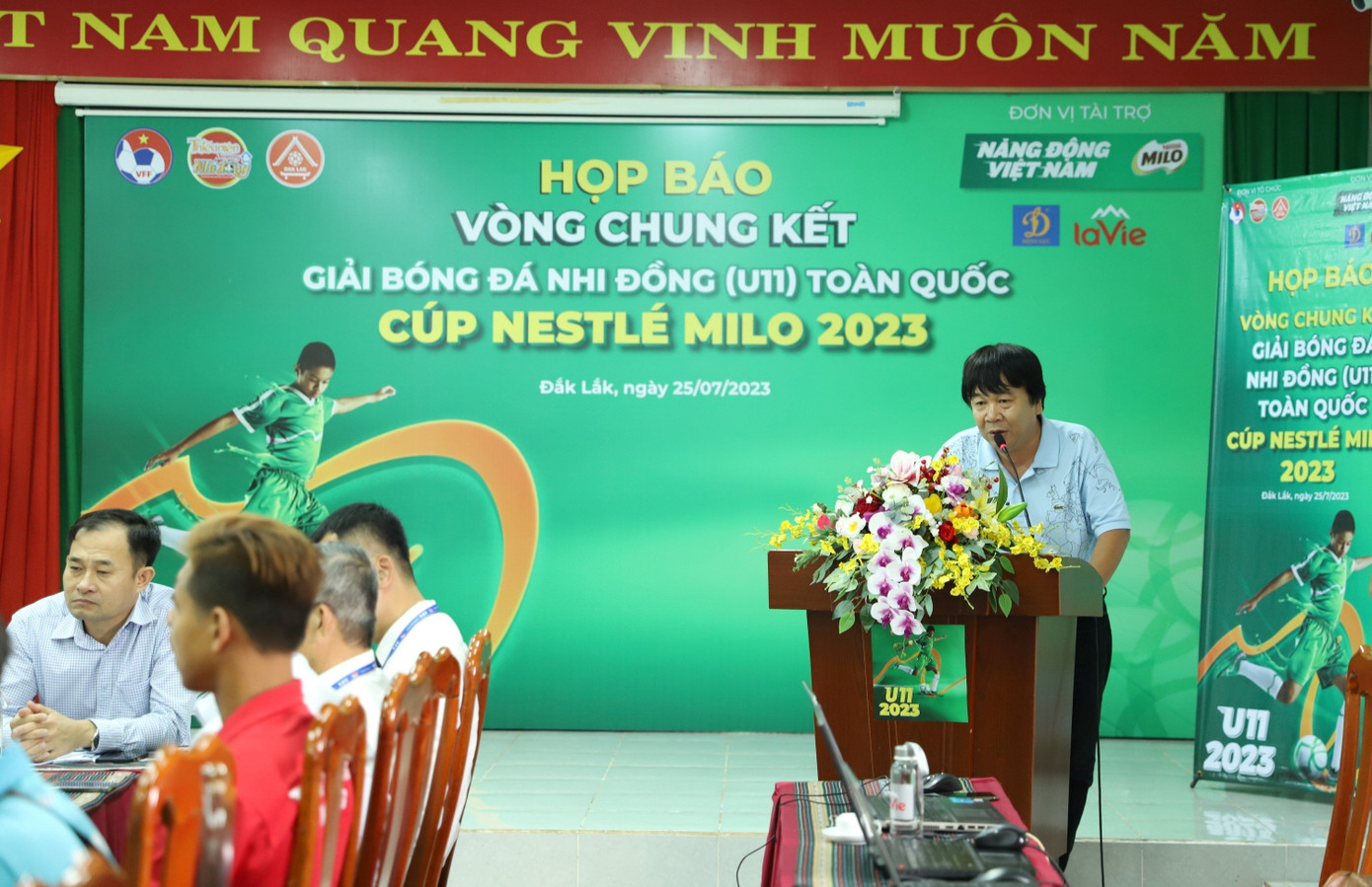 Ông Phan Việt Hùng, Phó Tổng biên tập báo Thiếu niên Tiền phong và Nhi đồng phát biểu tại cuộc họp báo