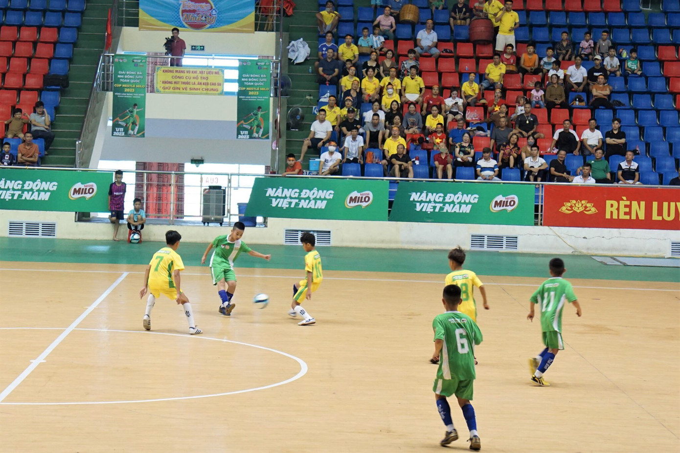 Các đội bóng tranh tài tại vòng loại