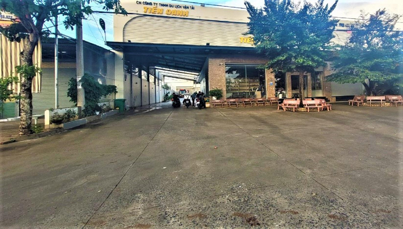 Nhiều hạng mục xây dựng nhà xe Tiến Oanh vi phạm trật tự xây dựng