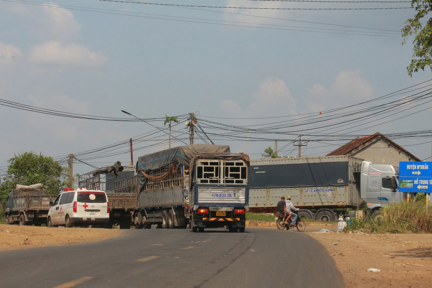 Nhiều đoạn trên tuyến Quốc lộ 29 đã xuống cấp, hư hỏng Nhiều đoạn trên tuyến Quốc lộ 29 đã xuống cấp, hư hỏng