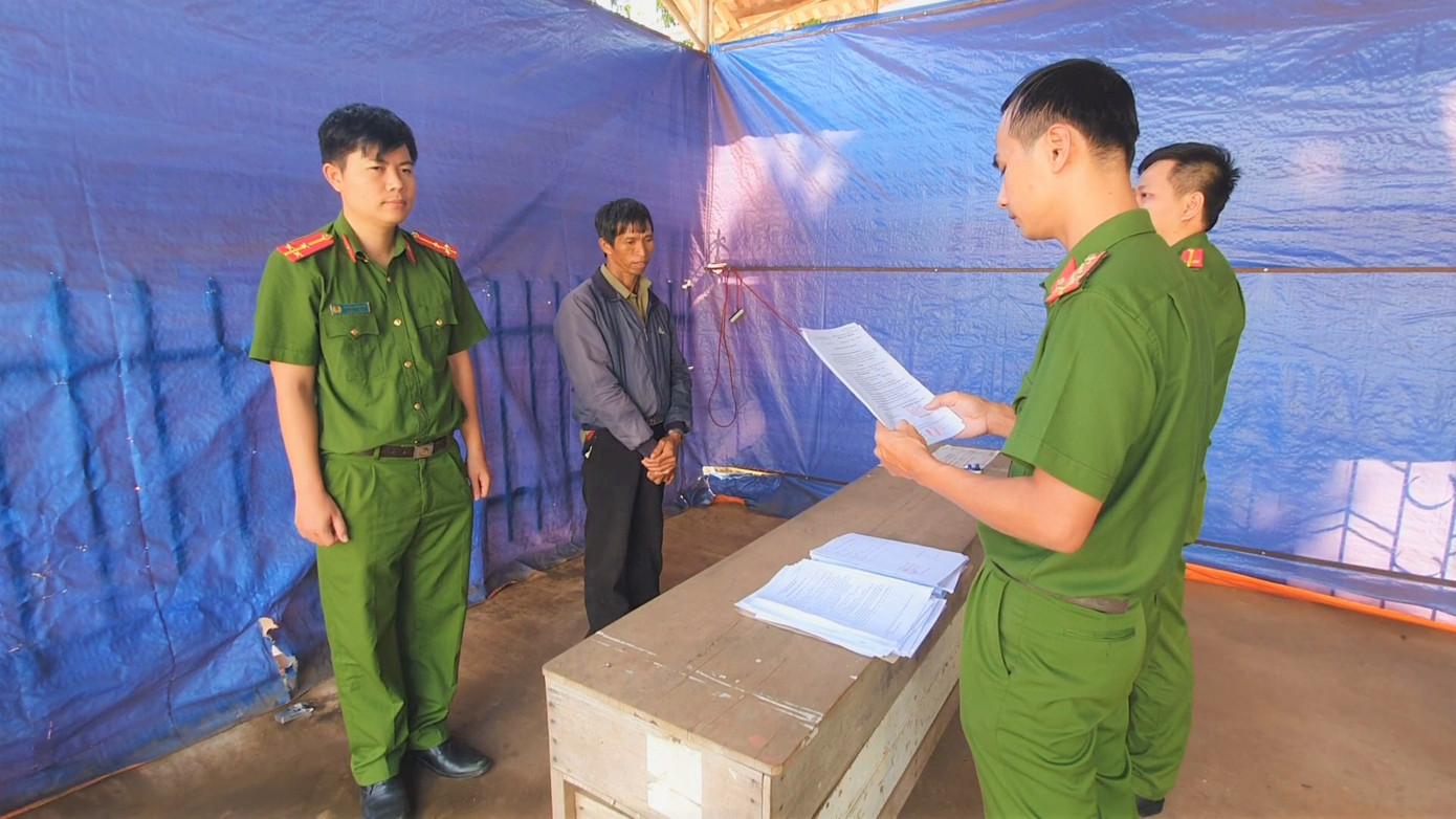 Đối tượng Phụng dùng súng đi săn bắn người Đối tượng Phụng dùng súng đi săn bắn người