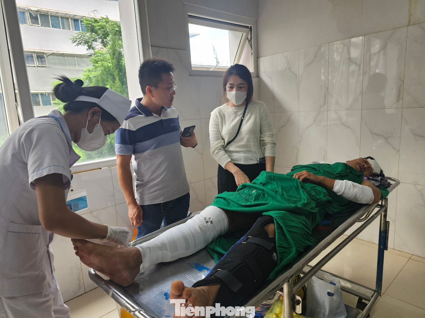 Bệnh nhân Lê Huy Hoàng đang được điều trị tại bệnh viện Bệnh nhân Lê Huy Hoàng đang được điều trị tại bệnh viện