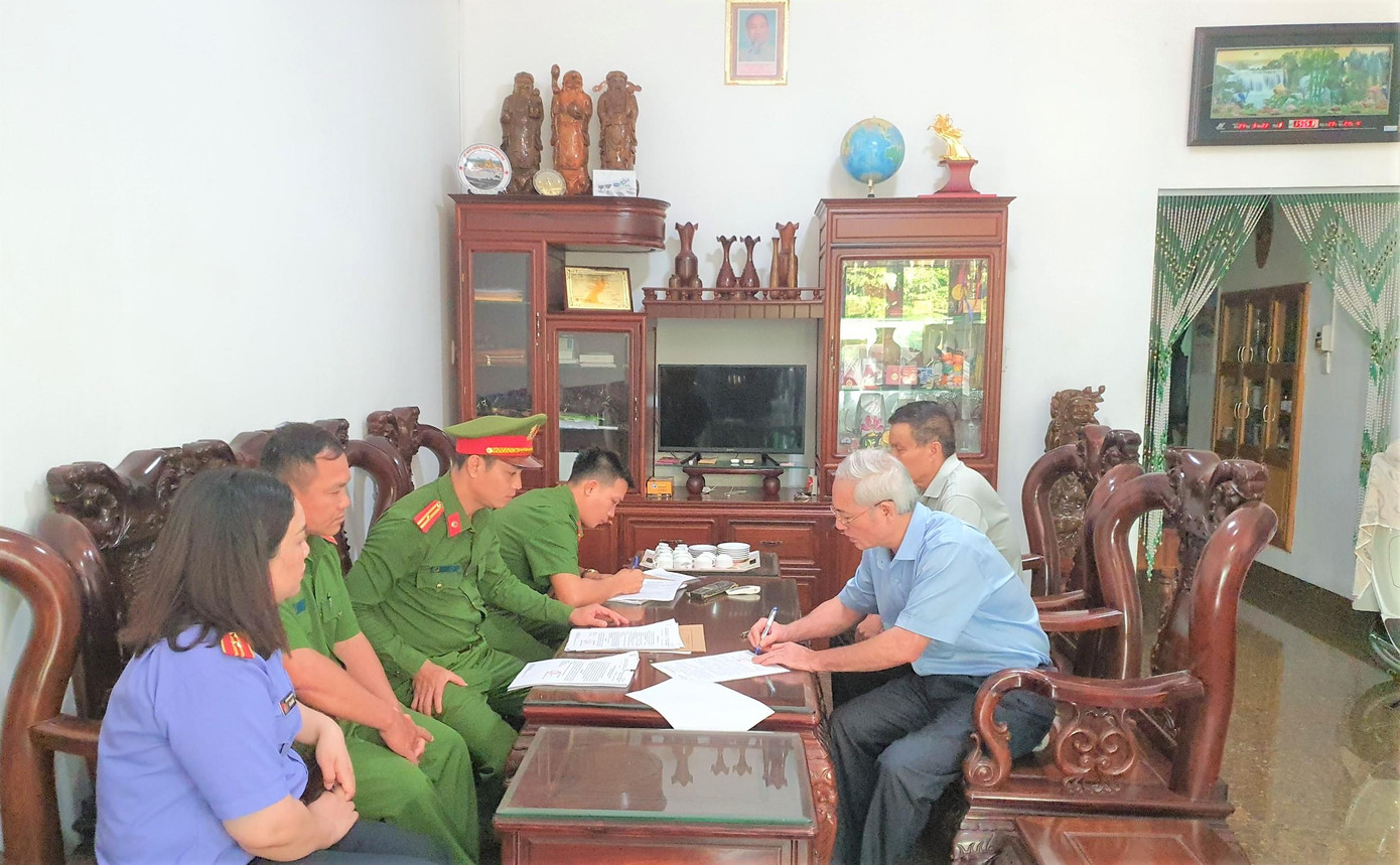 Ông Nguyễn Trọng Hòa tiếp nhận quyết định khởi tố