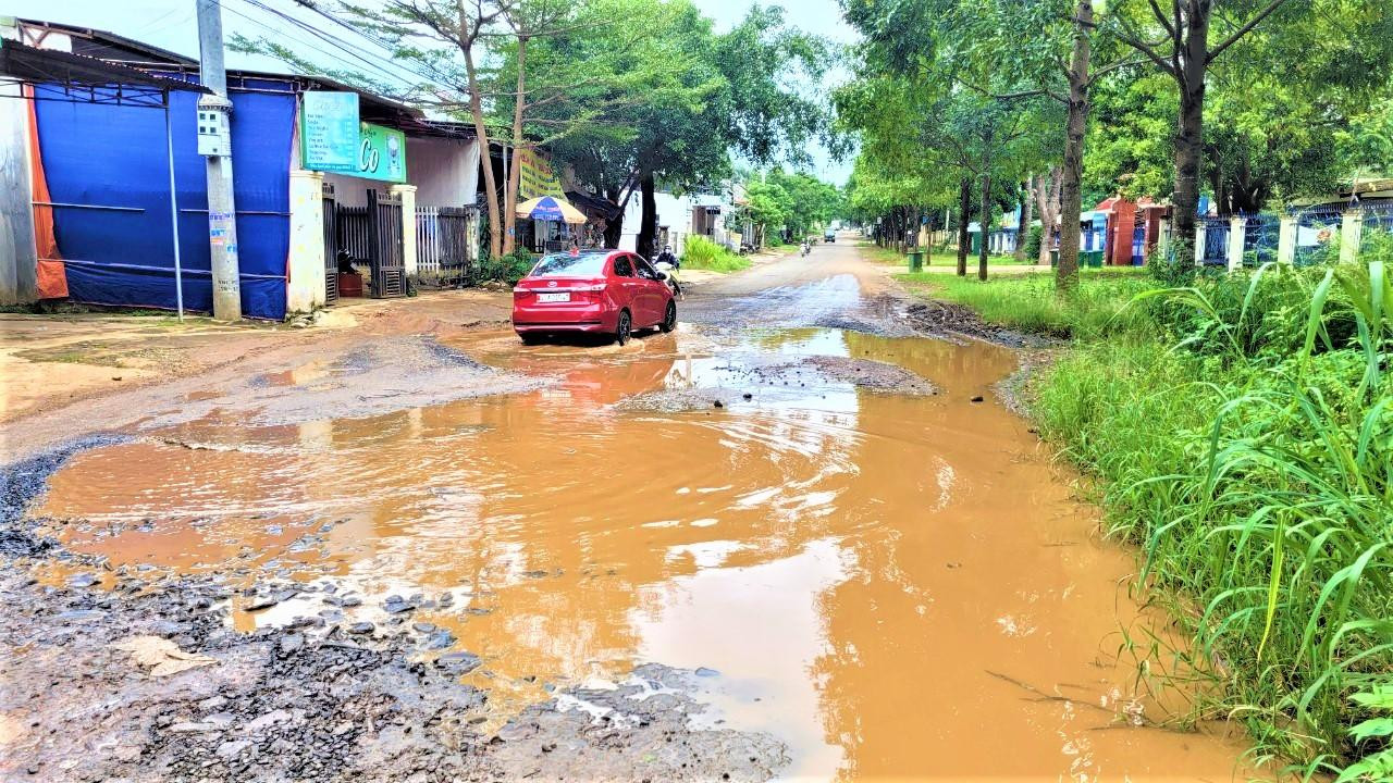 Đường Phan Huy Chú (TP. Buôn Ma Thuột, Đắk Lắk) bị hư hỏng nặng