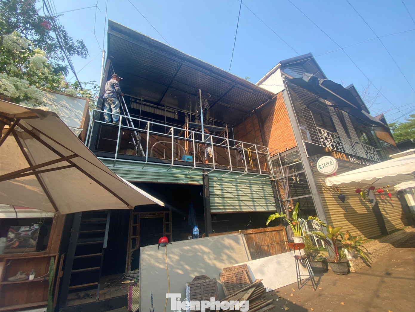 Nhiều gian hàng đóng cửa.