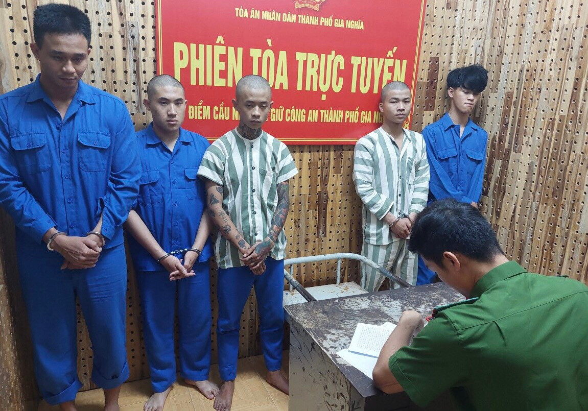 Các đối tượng tham gia cưỡng đoạt tài sản của anh Th.