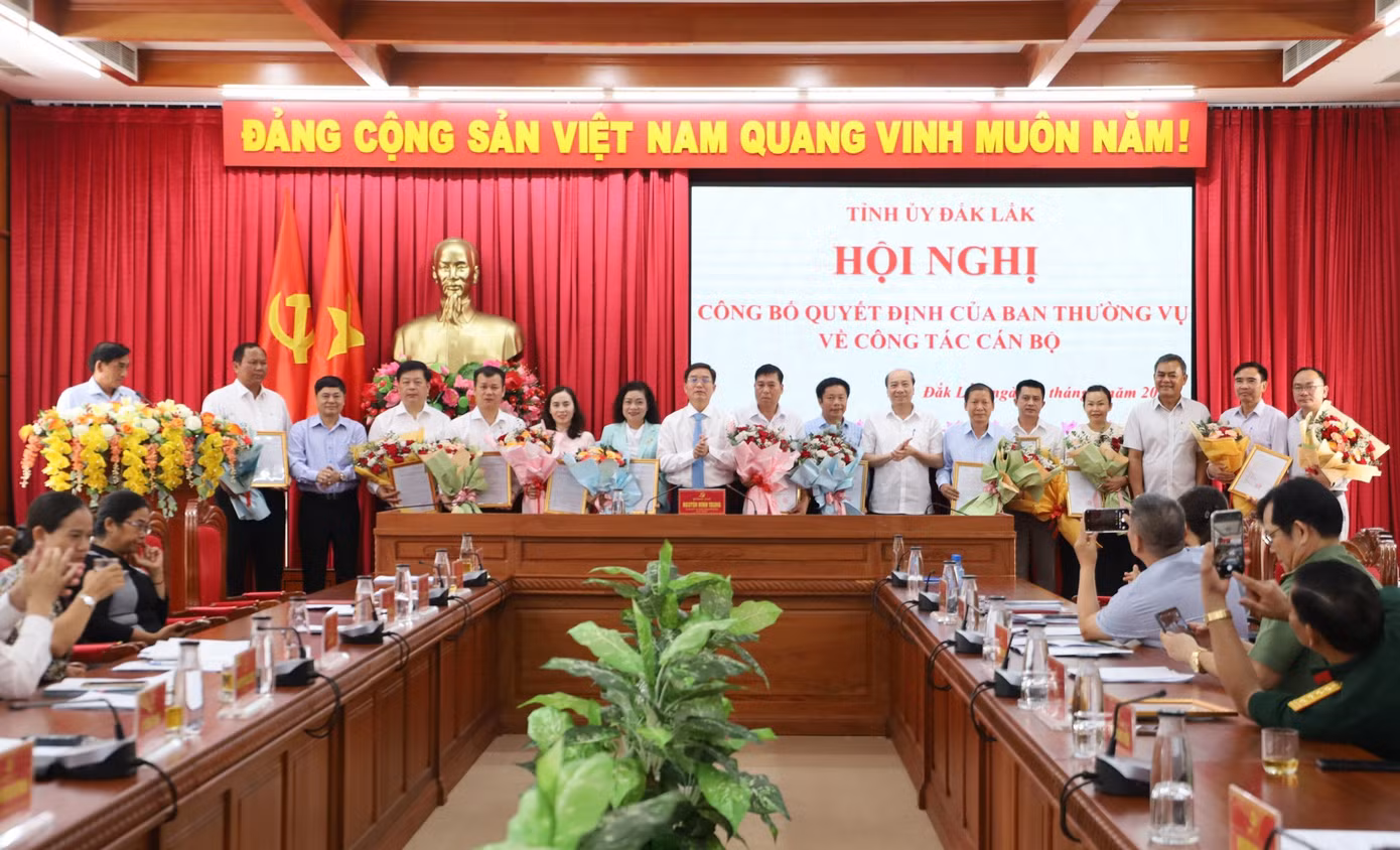 Các nhân sự được luân chuyển, bổ nhiệm giữ chức vụ mới Các nhân sự được luân chuyển, bổ nhiệm giữ chức vụ mới