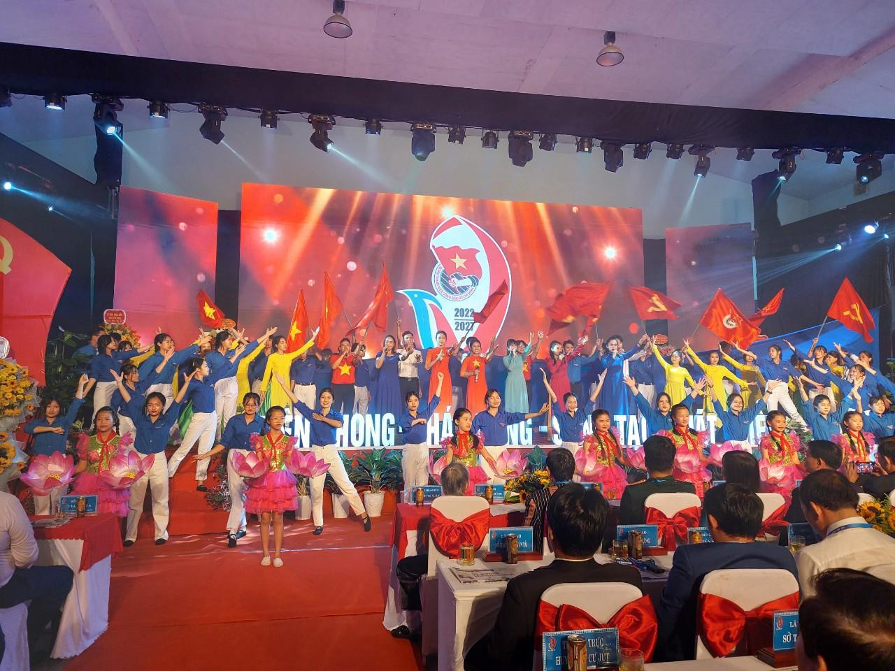 Ca khúc do đoàn viên thanh niên và thiếu nhi tỉnh biểu diễn