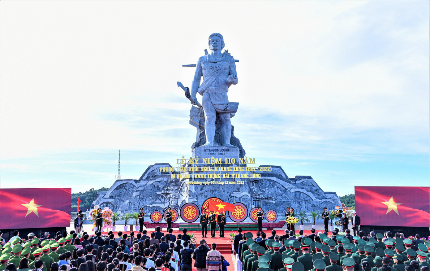 Tượng đài anh hùng N'Trang Lơng Tượng đài anh hùng N'Trang Lơng