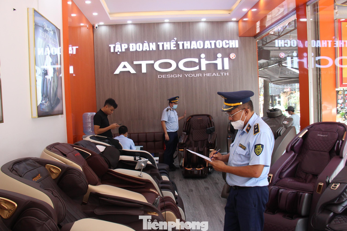 Đội QLTT số 1 tiếp tục kiểm tra cửa hàng ghế masage ATOCHI số 69 Phan Chu Trinh