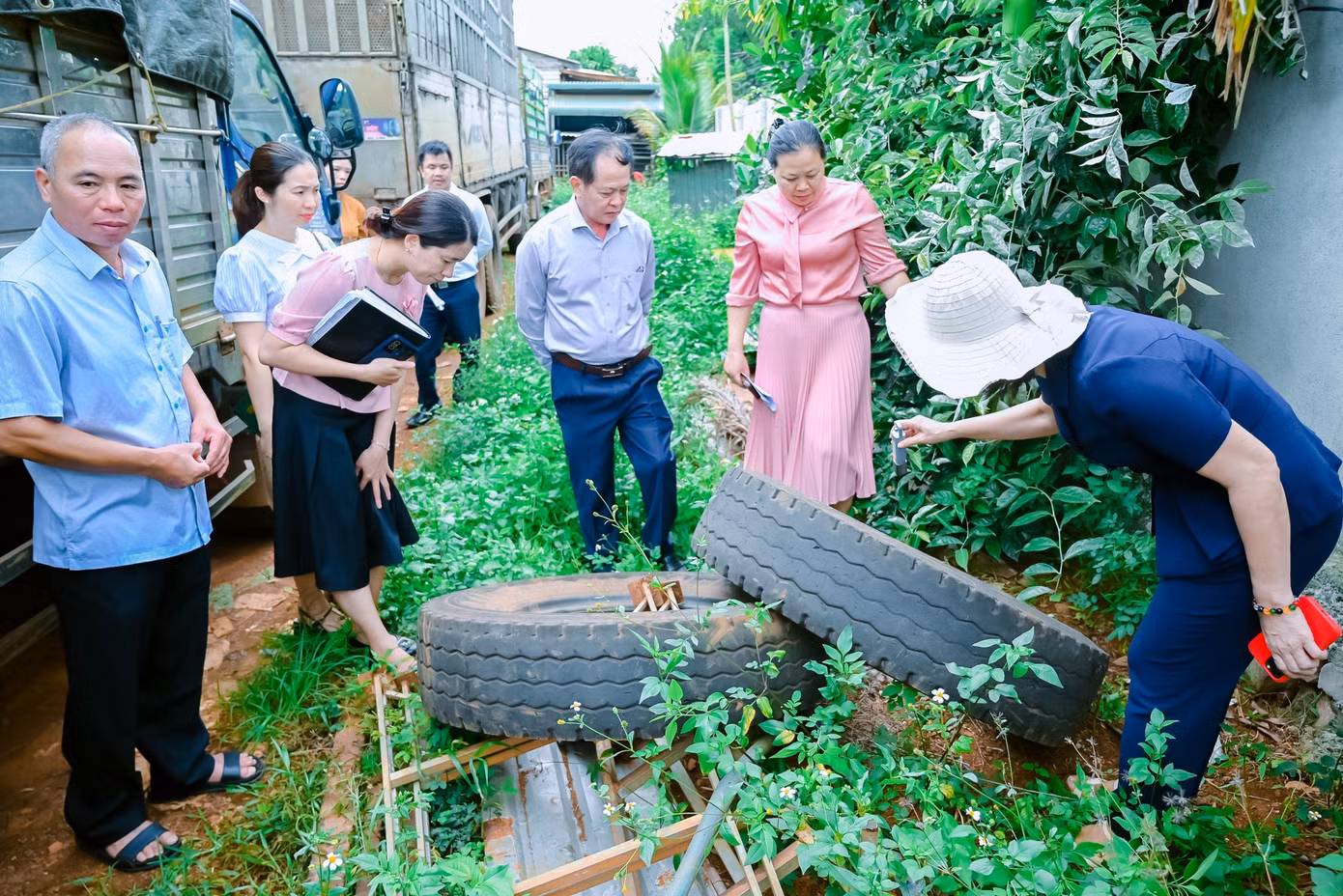 Đoàn công tác đi kiểm tra các khu vực có ổ dịch SXH tại TP Gia Nghĩa Đoàn công tác đi kiểm tra các khu vực có ổ dịch SXH tại TP Gia Nghĩa