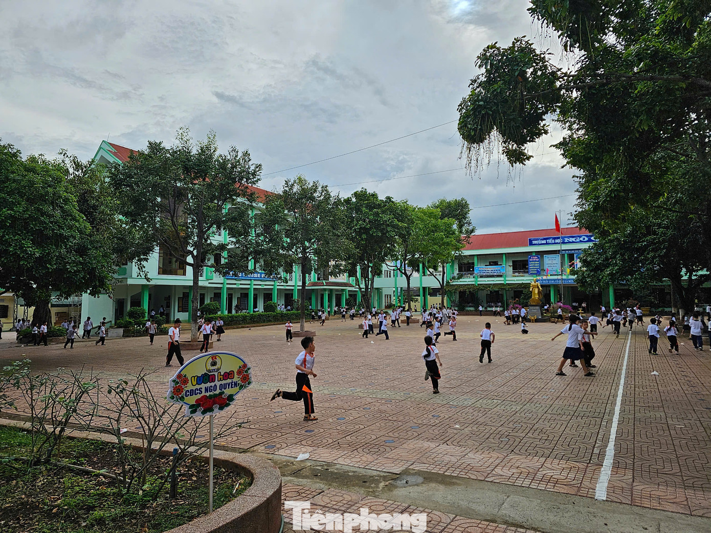 Nhiều giáo viên đủ điều kiện xét tuyển đặc cách mong chờ kỳ tuyển dụng của TP Buôn Ma Thuột Nhiều giáo viên đủ điều kiện xét tuyển đặc cách mong chờ kỳ tuyển dụng của TP Buôn Ma Thuột