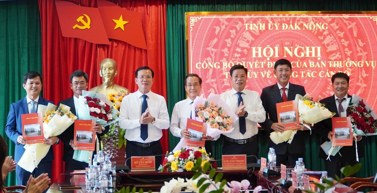 Các cán bộ ở tỉnh Đắk Nông được giao nhiệm vụ mới. Ảnh: H.Hoài