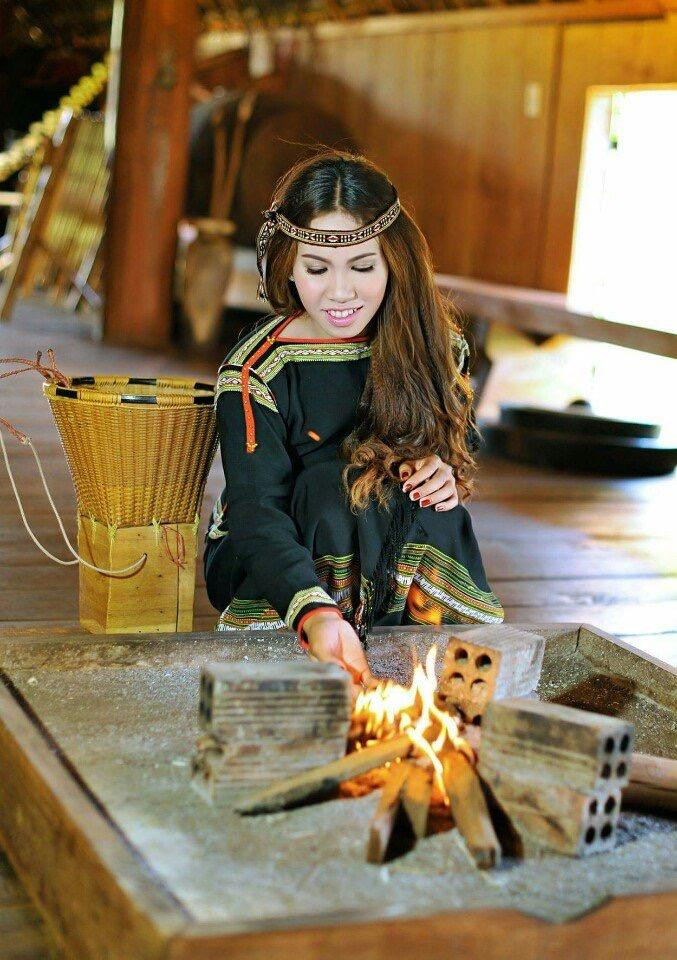 Cô gái Êđê H’Ruen