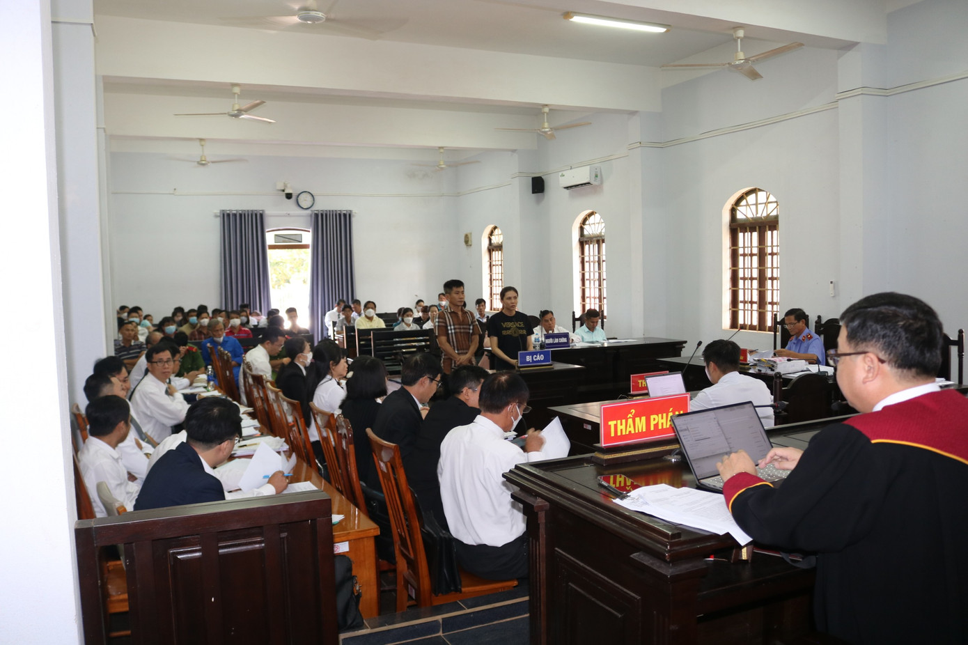 HĐXX bác kháng cáo của nhiều bị cáo trong vụ sản xuất, buôn bán hàng giả (xăng giả) HĐXX bác kháng cáo của nhiều bị cáo trong vụ sản xuất, buôn bán hàng giả (xăng giả)