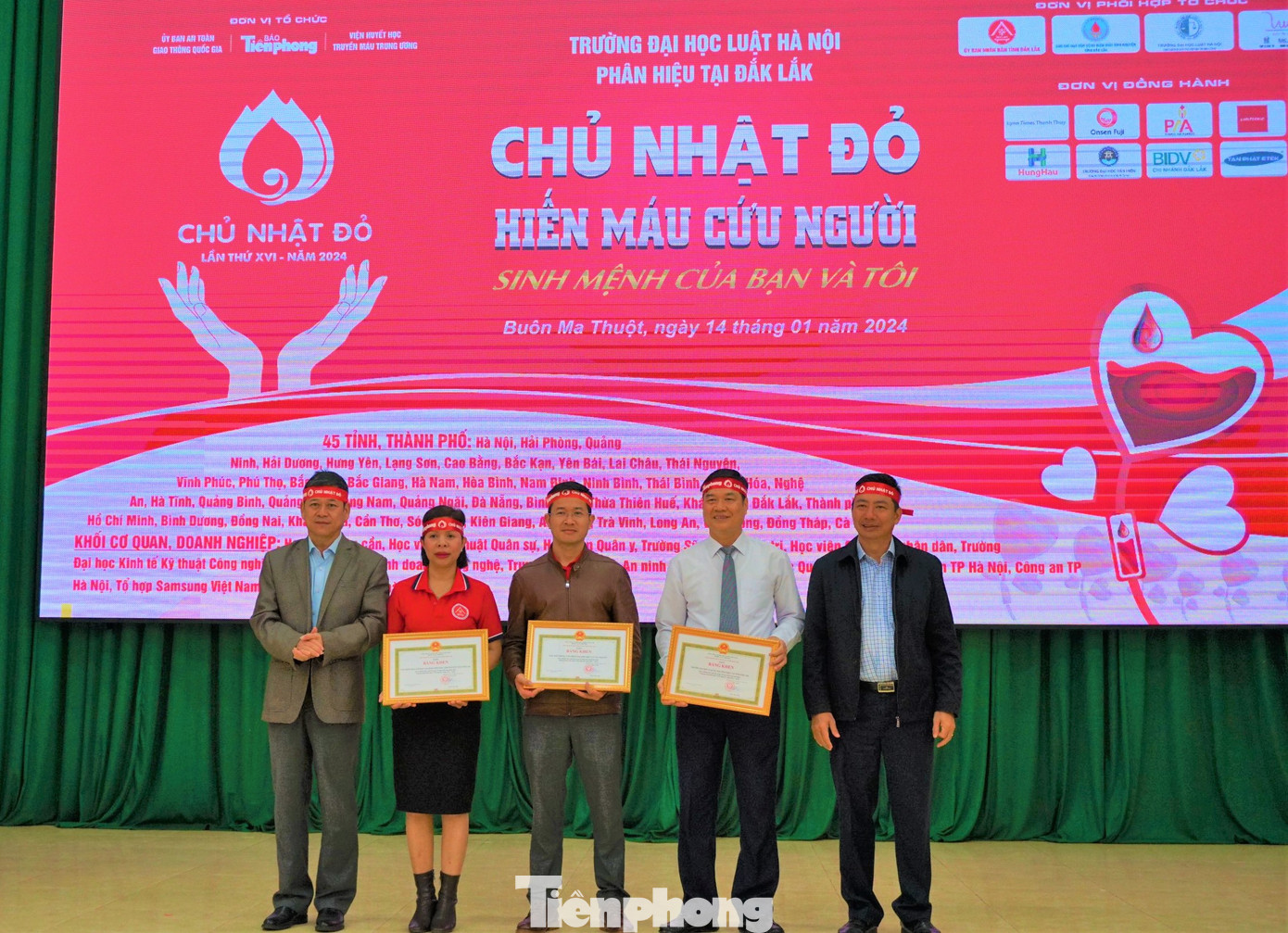 Các tập thể được nhận Bằng khen của UBND tỉnh Đắk Lắk Các tập thể được nhận Bằng khen của UBND tỉnh Đắk Lắk