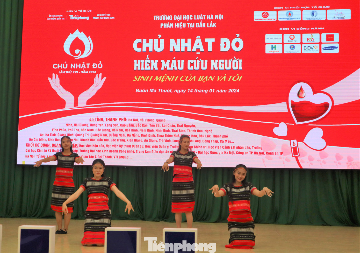 Tưng bừng ngày hội hiến máu Chủ Nhật Đỏ tại trường Luật Đắk Lắk ảnh 2 Tưng bừng ngày hội hiến máu Chủ Nhật Đỏ tại trường Luật Đắk Lắk ảnh 2