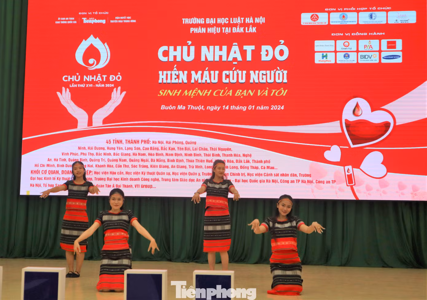 Tưng bừng ngày hội hiến máu Chủ Nhật Đỏ tại trường Luật Đắk Lắk ảnh 2