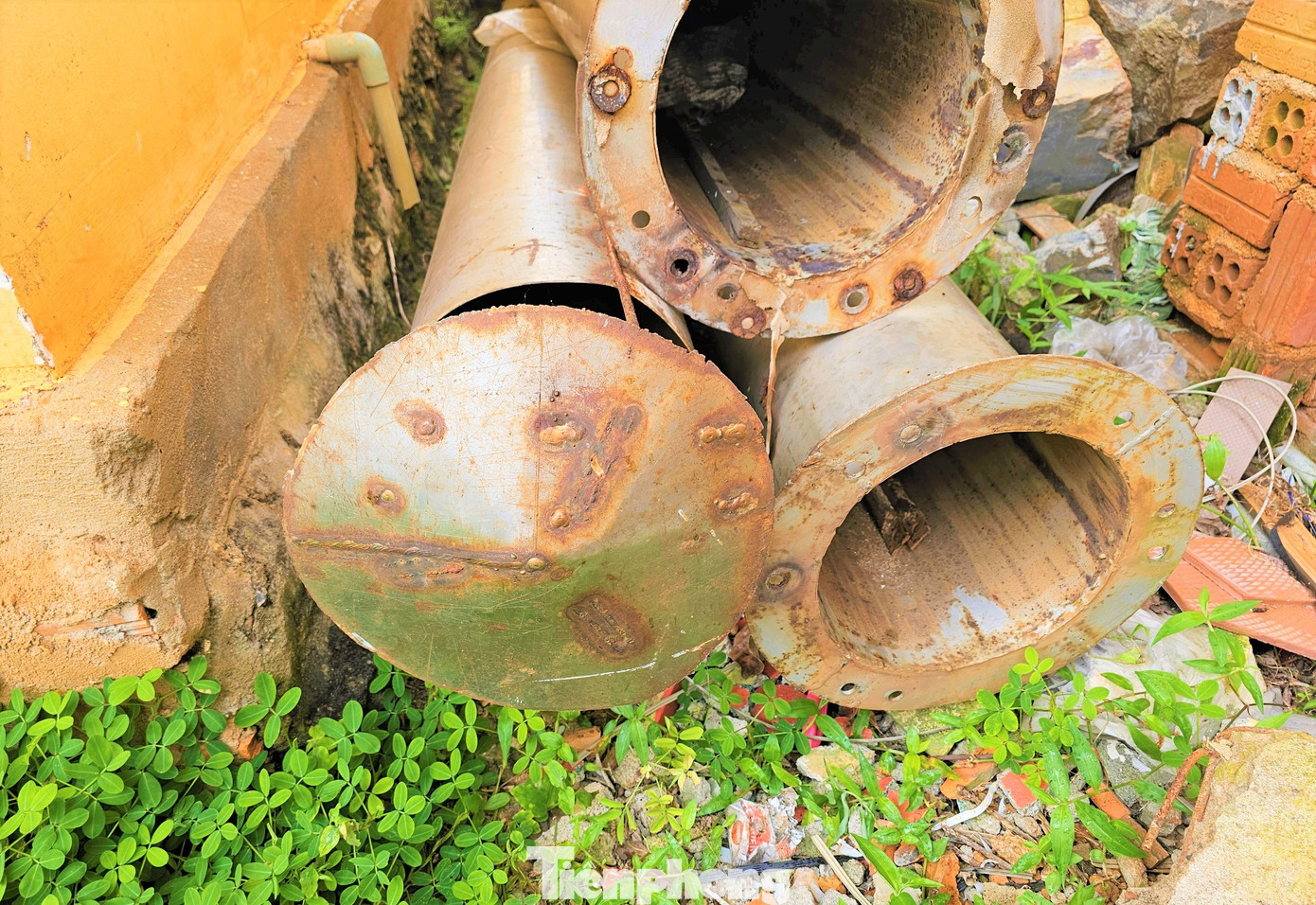 Ống khói bị tháo xuống để đảm bảo an toàn Ống khói bị tháo xuống để đảm bảo an toàn