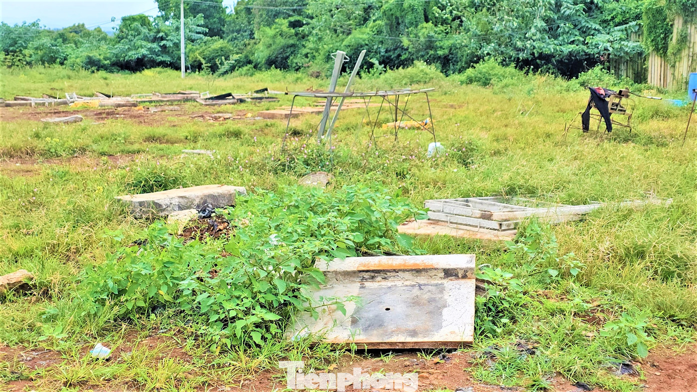 Theo lãnh đạo UBND xã Hòa Tiến (huyện Krông Pắc), sân thể thao này nằm trong hạng mục của Chương trình xây dựng nông thôn mới.