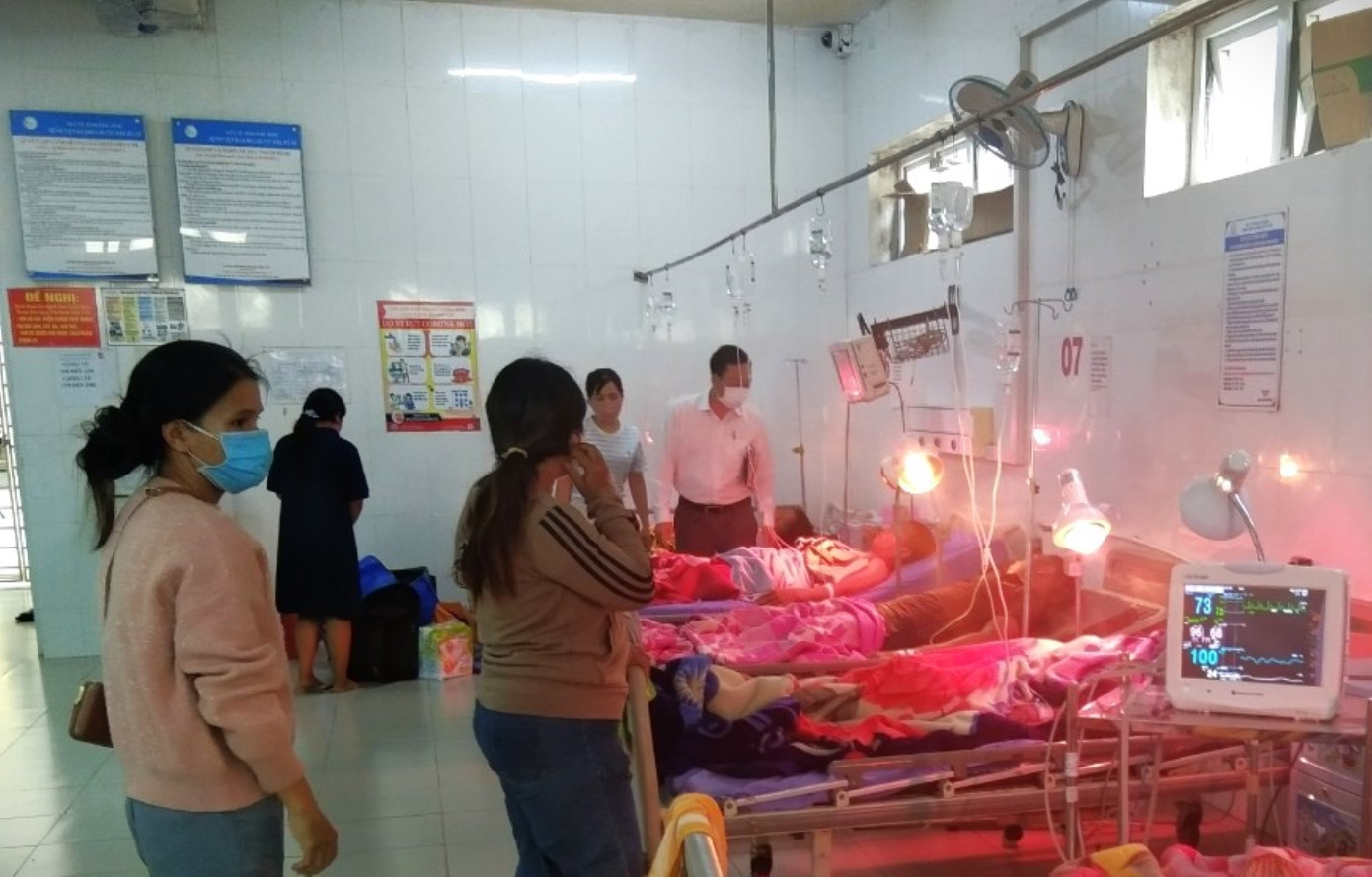 Các bệnh nhân được đưa vào bệnh viện sau khi ăn nấm lạ Các bệnh nhân được đưa vào bệnh viện sau khi ăn nấm lạ