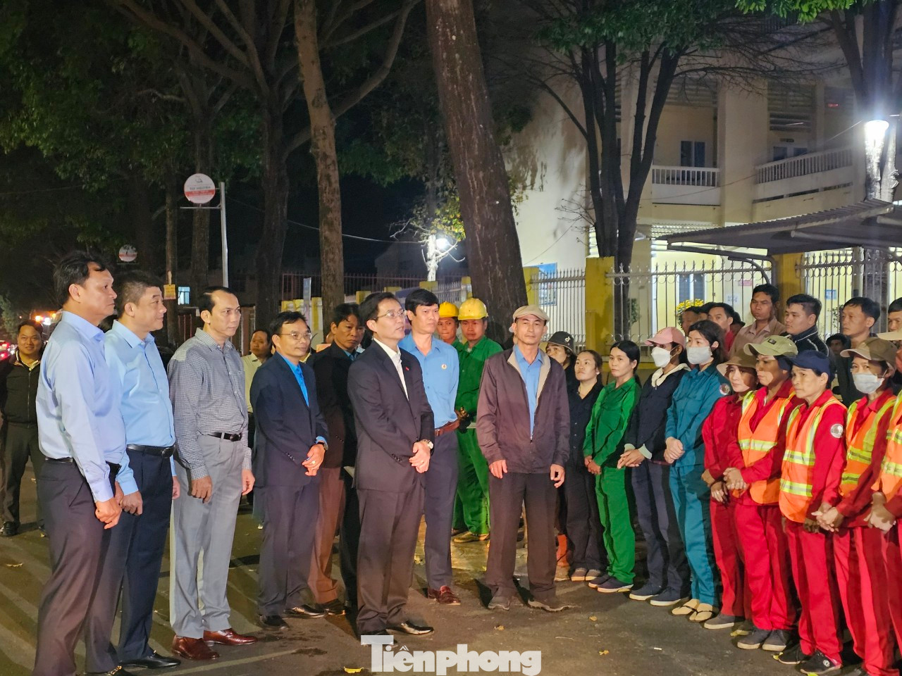 Đoàn công tác thăm hỏi, động viên công nhân môi trường Đắk Lắk Đoàn công tác thăm hỏi, động viên công nhân môi trường Đắk Lắk