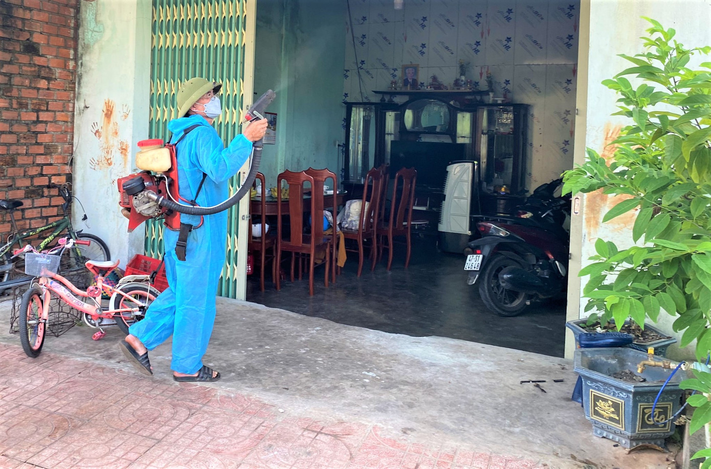 Phun thuốc phòng chống dịch sốt xuất huyết Phun thuốc phòng chống dịch sốt xuất huyết